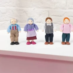 Doll Family Of 7 - Caucasian